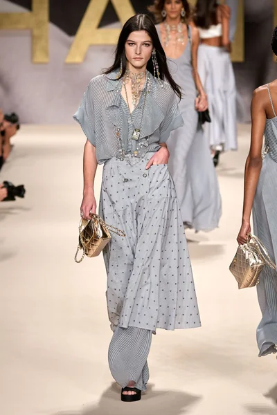 Look 24